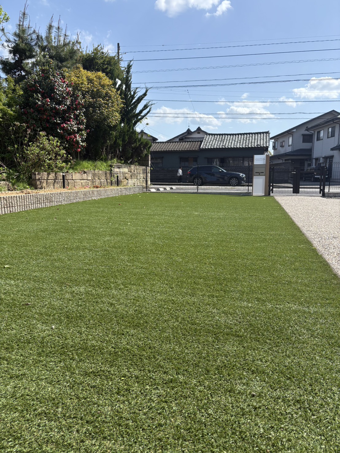 敷地内の芝生広場
